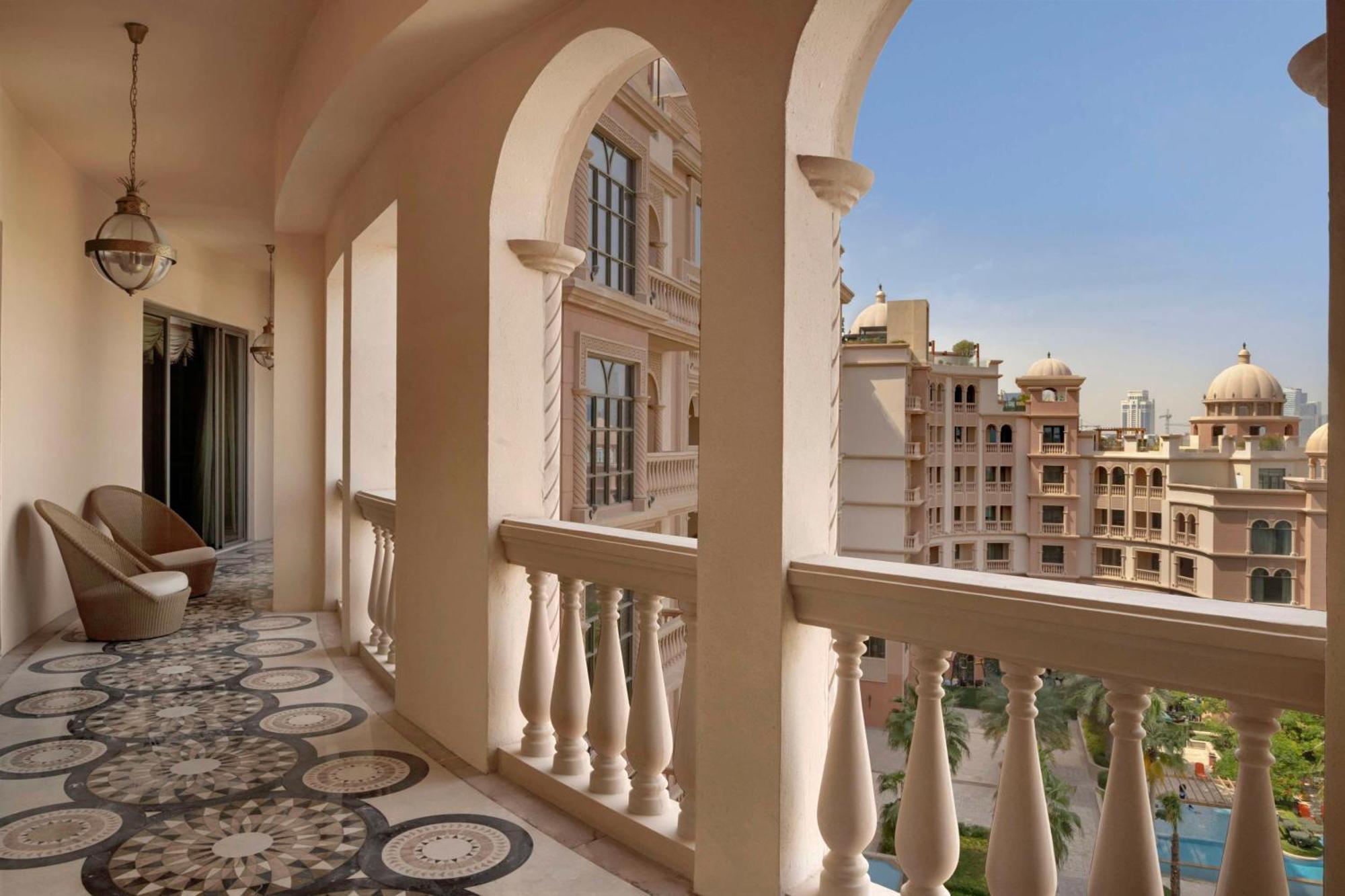 Hotel Marsa Malaz Kempinski, The Pearl Doha Exterior foto A balcony at the hotel