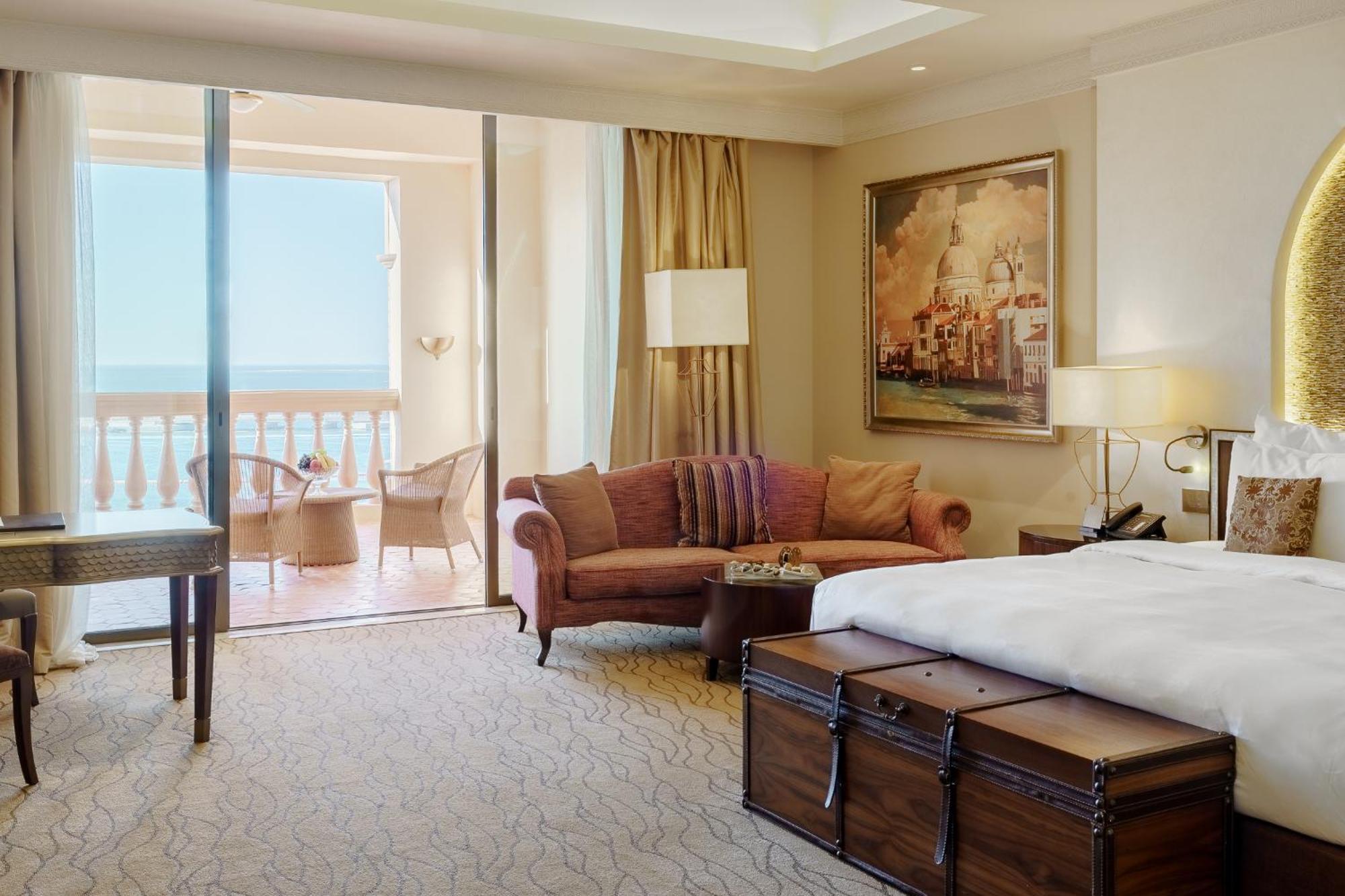 Hotel Marsa Malaz Kempinski, The Pearl Doha Exterior foto A guest room at the Jumeirah Beach Hotel